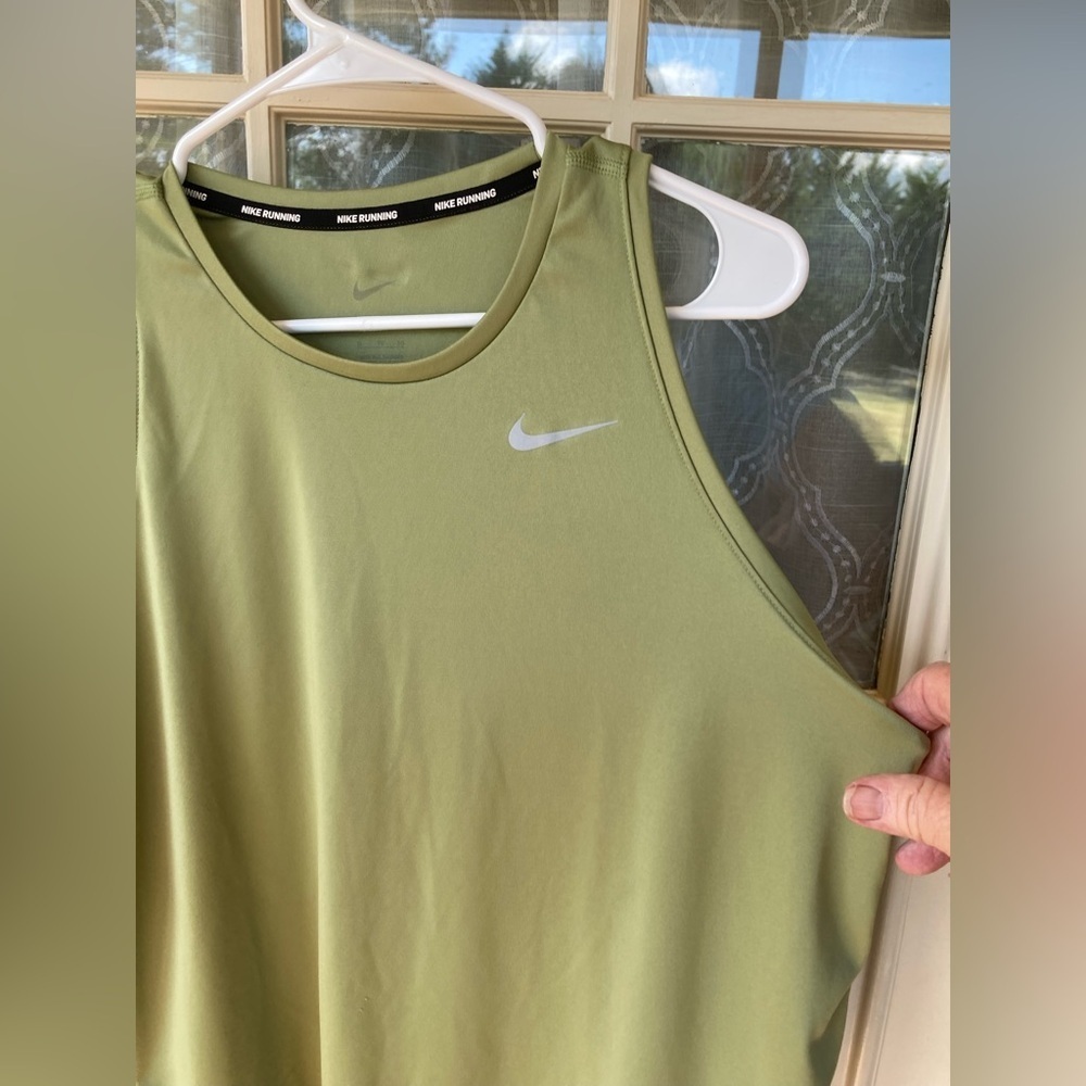 Nike Dri-FIT Running Tank XL Sage Green Athletic 🏃‍♀️